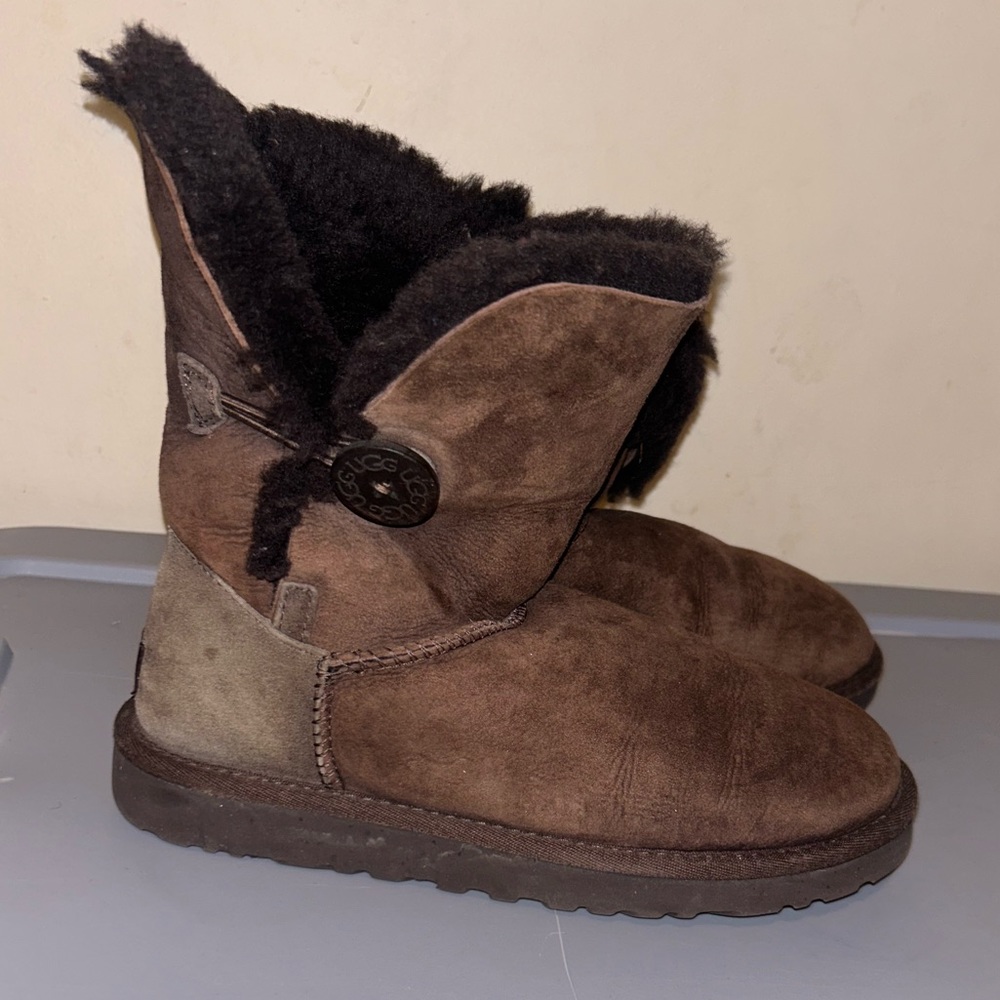 Ugg Classic Button Bailey 5803 Size 7 - image 1